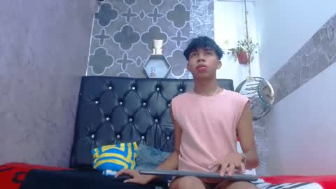 Snapshot of edi_stwix18 chatting on April 14, 2026, 3:01 am edi_stwix18 online show from April 14, 2026, 3:01 am