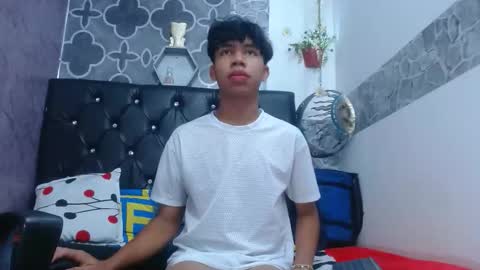 Snapshot of edi_stwix18 chatting on April 18, 2026, 11:27 pm edi_stwix18 online show from April 18, 2026, 11:27 pm