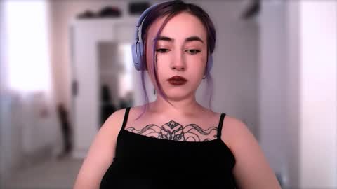 Snapshot of ediefris chatting on November 18, 2025, 9:36 am fickle demon made of clumps of matter online show from November 18, 2025, 9:36 am