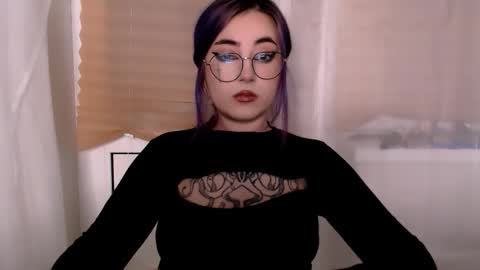 Snapshot of ediefris chatting on November 19, 2025, 11:54 am fickle demon made of clumps of matter online show from November 19, 2025, 11:54 am