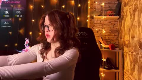 Friendly neighbourhoud redhead  online show from September 21, 2025, 11:50 pm