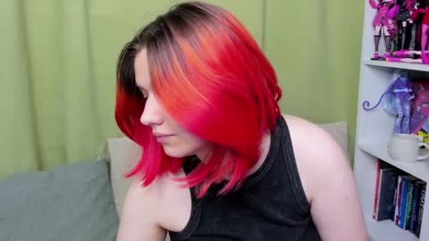 Snapshot of edna_dana chatting on October 21, 2025, 7:58 pm Edna online show from October 21, 2025, 7:58 pm