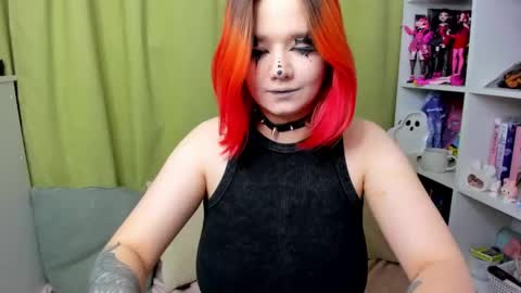 Snapshot of edna_dana chatting on October 31, 2025, 8:32 pm Edna online show from October 31, 2025, 8:32 pm