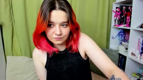 Snapshot of edna_dana chatting on November 3, 2025, 9:48 pm Edna online show from November 3, 2025, 9:48 pm