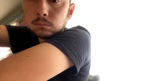 eduardolaro1994 online show from February 25, 2026, 6:06 pm