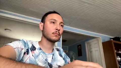 eduardolaro1994 online show from February 27, 2026, 7:36 pm