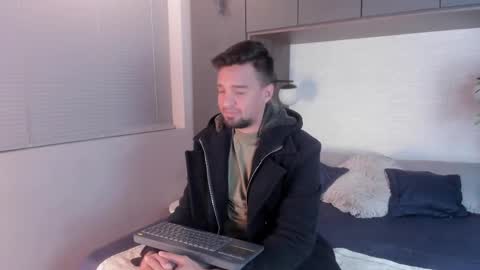 Eduardo online show from March 7, 2025, 3:51 am