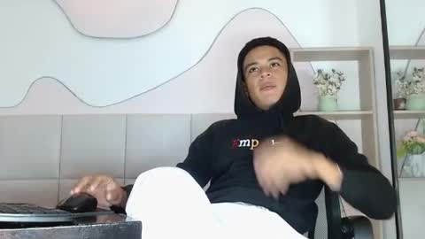 Snapshot of edylucianni chatting on July 14, 2026, 11:49 am EdyLucianni online show from July 14, 2026, 11:49 am