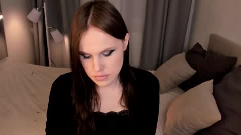 Effie Mur online show from March 11, 2026, 9:32 pm