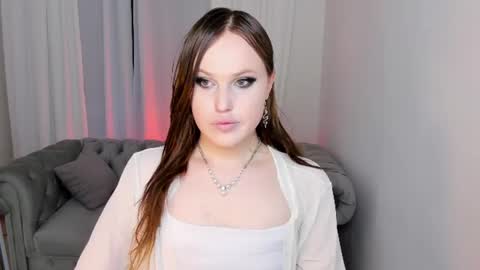 Effie Mur online show from July 17, 2026, 9:30 pm
