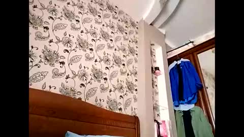 Effy online show from April 18, 2026, 10:08 am