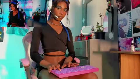 Snapshot of effy_marinn chatting on September 19, 2025, 1:01 pm effy_marinn online show from September 19, 2025, 1:01 pm