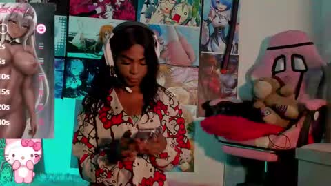 Snapshot of effy_marinn chatting on December 18, 2025, 6:19 am effy_marinn online show from December 18, 2025, 6:19 am