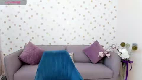 Effy online show from February 19, 2025, 6:33 am