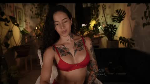 Effy online show from May 19, 2026, 1:56 am