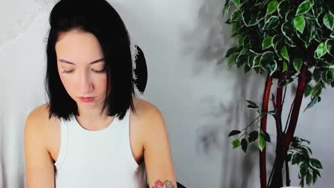 eileenmoores online show from September 10, 2025, 6:02 am