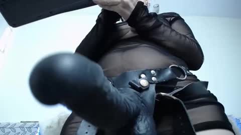 Snapshot of eileenqueen23 chatting on December 9, 2024, 9:05 pm Eileen online show from December 9, 2024, 9:05 pm