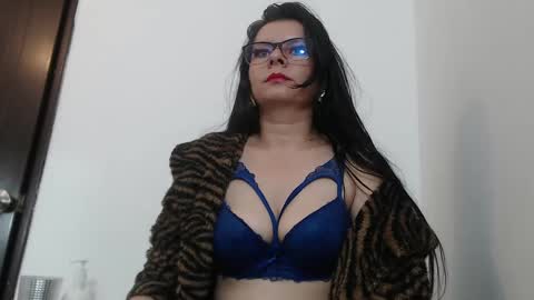 Snapshot of eileenqueen23 chatting on February 11, 2025, 7:05 pm Eileen online show from February 11, 2025, 7:05 pm