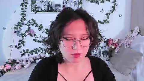 liasama online show from December 6, 2024, 2:13 am