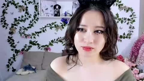 liasama online show from February 10, 2025, 1:24 am