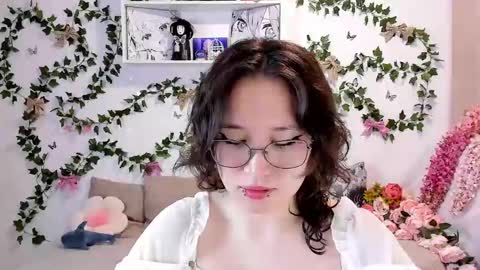 liasama online show from February 14, 2025, 1:02 am