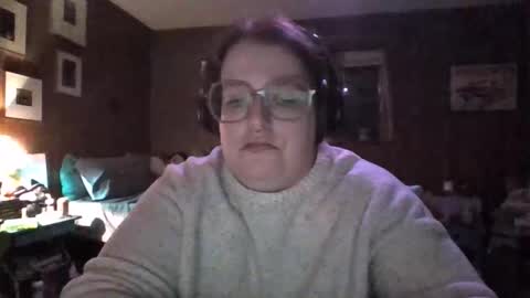 eilidh 3 online show from November 5, 2025, 2:22 am