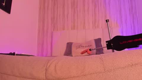 eimy online show from October 28, 2025, 4:53 pm