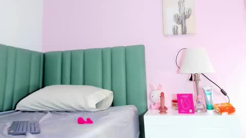 Eimy online show from October 22, 2025, 8:30 pm