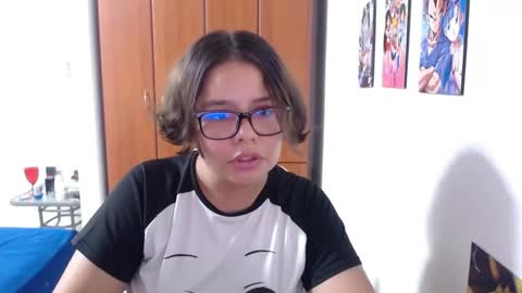 eimy_saenzz online show from October 25, 2025, 11:32 pm