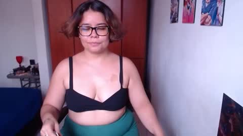 eimy_saenzz online show from November 24, 2025, 5:23 pm