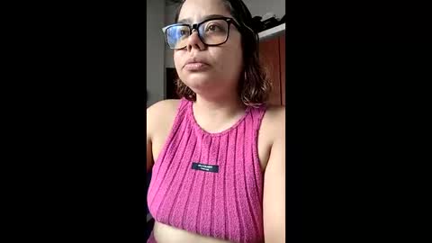 eimy_saenzz online show from April 12, 2026, 5:29 pm