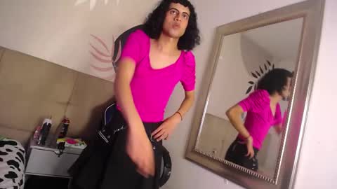 Eimyflorian online show from March 3, 2025, 5:39 pm