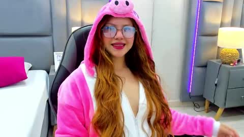 Snapshot of eimyjoness chatting on October 21, 2025, 3:40 am EimmyJones online show from October 21, 2025, 3:40 am