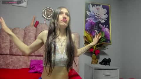 eiralovee online show from April 7, 2026, 7:25 pm