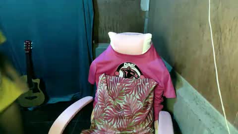 Snapshot of el_clovirr chatting on September 30, 2025, 3:44 am el_clovirr online show from September 30, 2025, 3:44 am