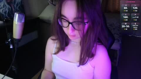 If you like it when I meow give me a thumbs up online show from January 26, 2025, 12:01 pm