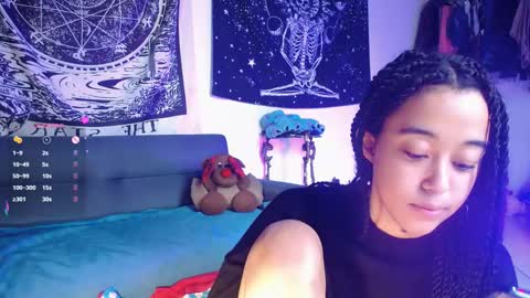 Ela  Help me reach 100 thumbs up online show from January 27, 2025, 12:37 pm