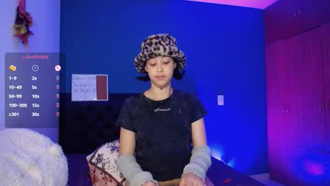 Ela  Help me reach 100 thumbs up online show from October 7, 2025, 6:43 am