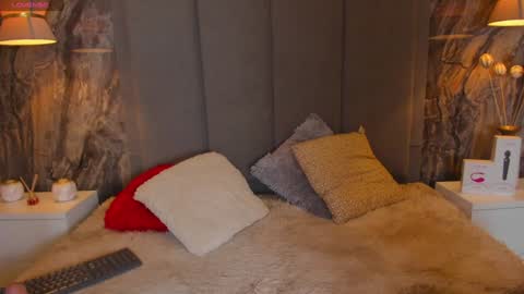   online show from December 5, 2024, 1:06 pm