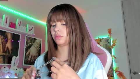 Ela online show from October 9, 2025, 4:54 am