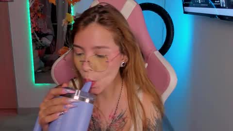 Ela online show from October 21, 2025, 3:51 am