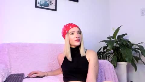 Elaia franco online show from March 4, 2026, 12:49 am