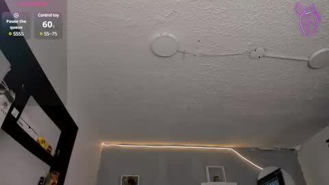 Elaia online show from March 3, 2025, 10:31 pm