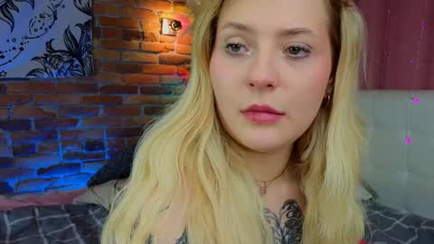 Lina online show from December 10, 2024, 1:44 pm