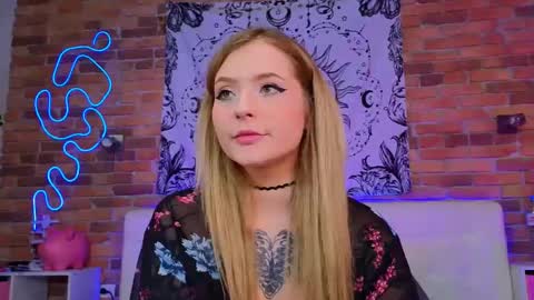 Lina online show from February 17, 2025, 8:04 pm