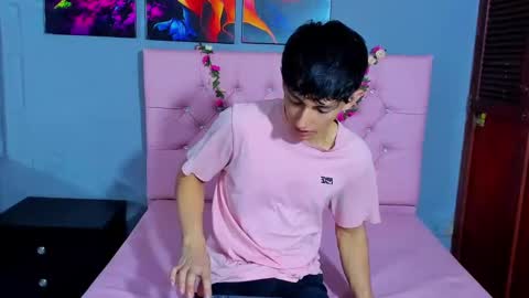 Elan Giralon online show from November 22, 2025, 10:20 pm