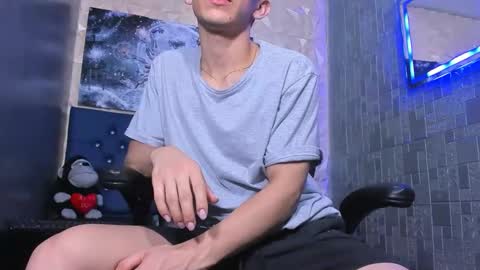 Elan Giralon online show from April 10, 2026, 10:14 pm