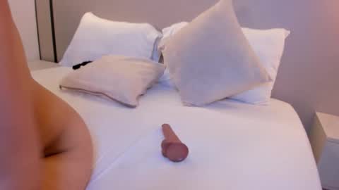 elara_bloom_ online show from February 27, 2026, 7:36 pm