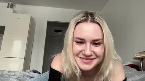 elaraluxxxe online show from February 20, 2025, 12:25 pm