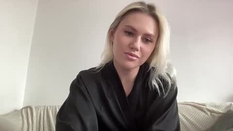 elaraluxxxe online show from September 24, 2025, 9:56 am